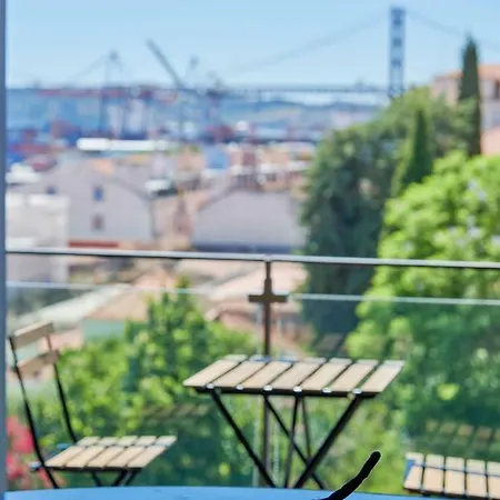 Apartment Janelas Verdes 3 *